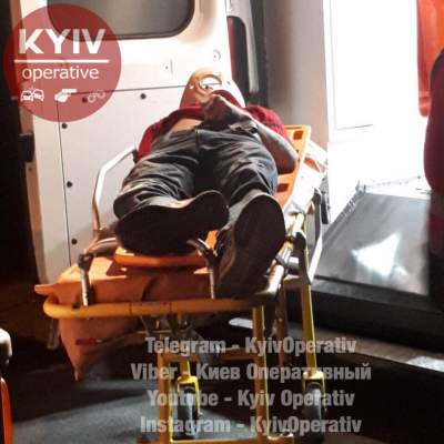 В Киеве из окна многоэжтажки выпал парень
